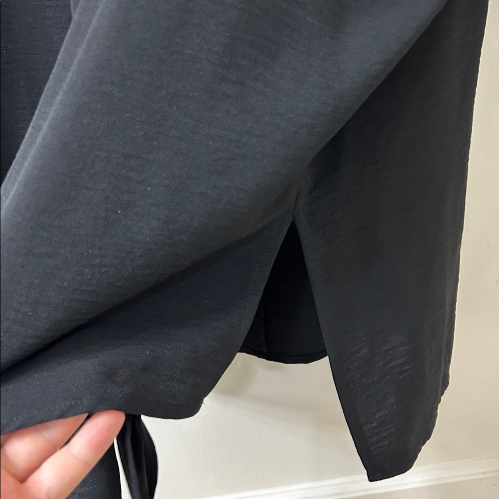 Flowy Black Tie-Front Blouse - Picture 5 of 8